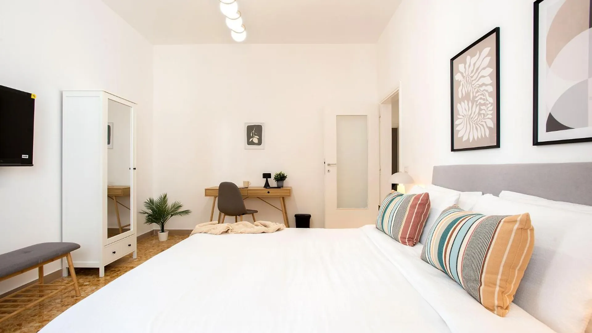 R&R-Tuscolana Spacious Apartment Front Of The Subway 로마