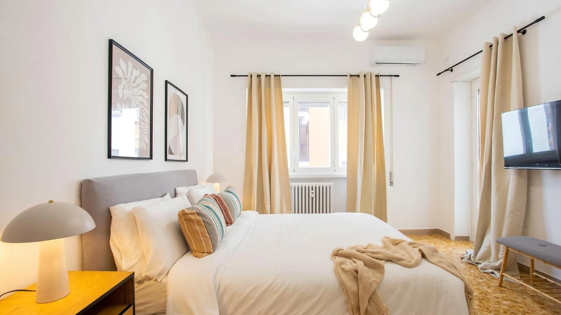 R&R-Tuscolana Spacious Apartment Front Of The Subway 로마 이탈리아