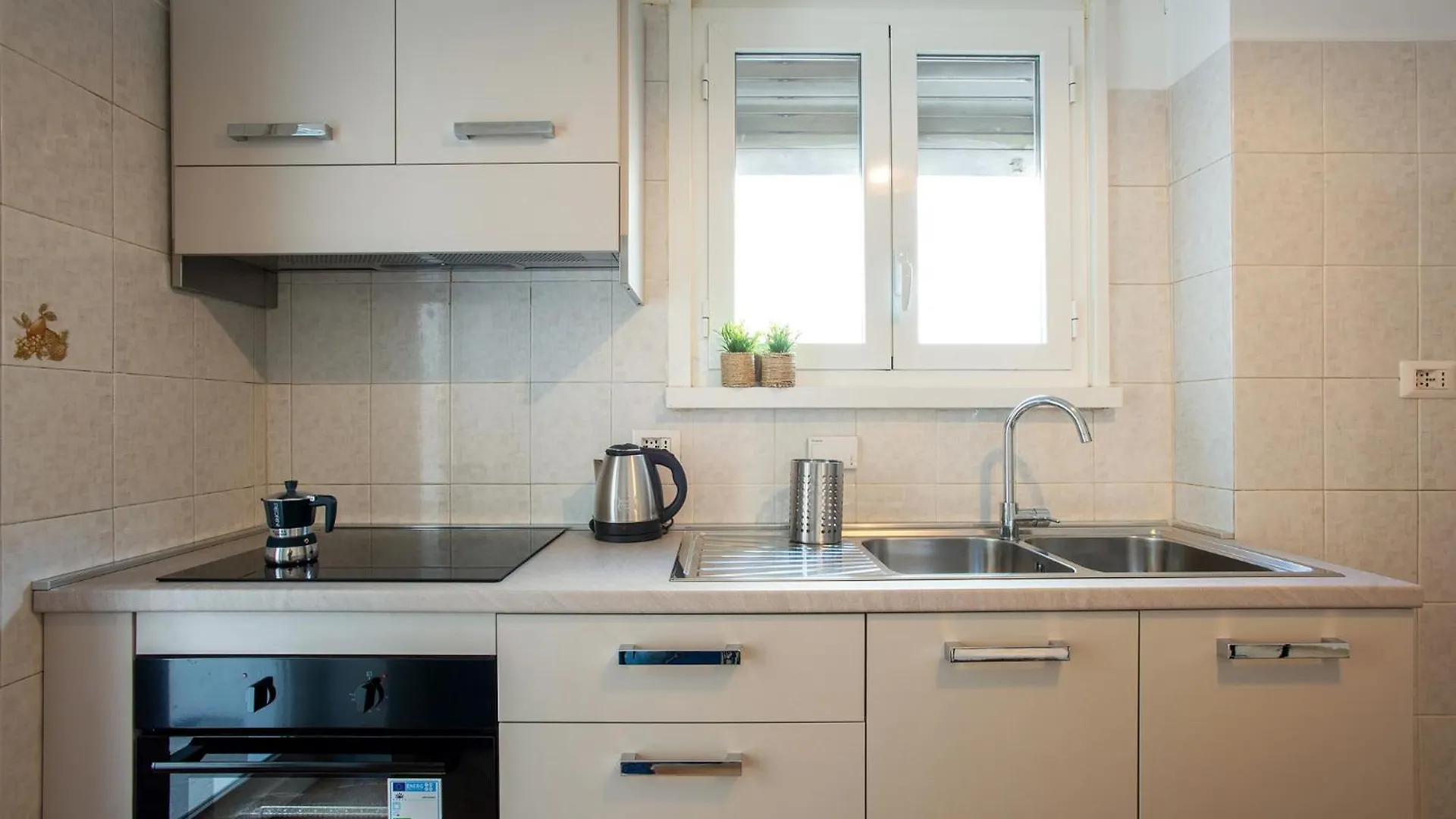 R&R-Tuscolana Spacious Apartment Front Of The Subway 로마