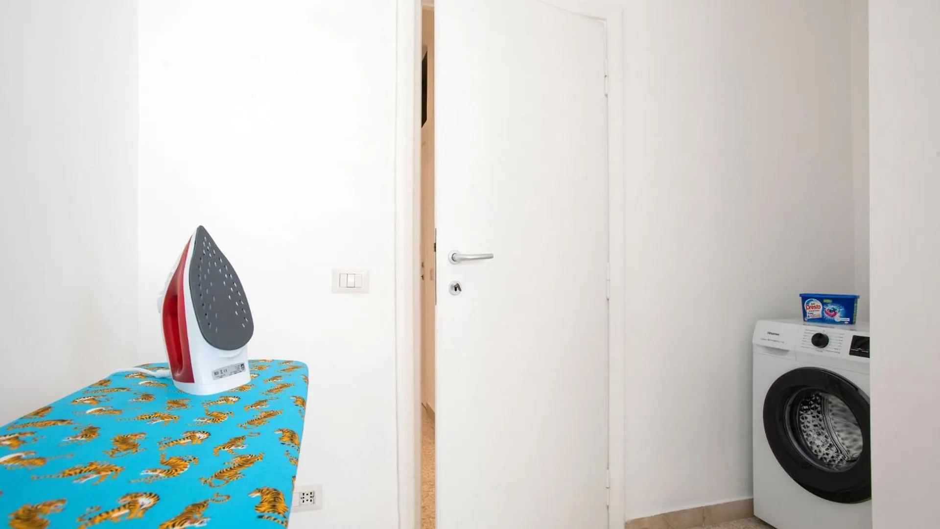 R&R-Tuscolana Spacious Apartment Front Of The Subway 로마 이탈리아