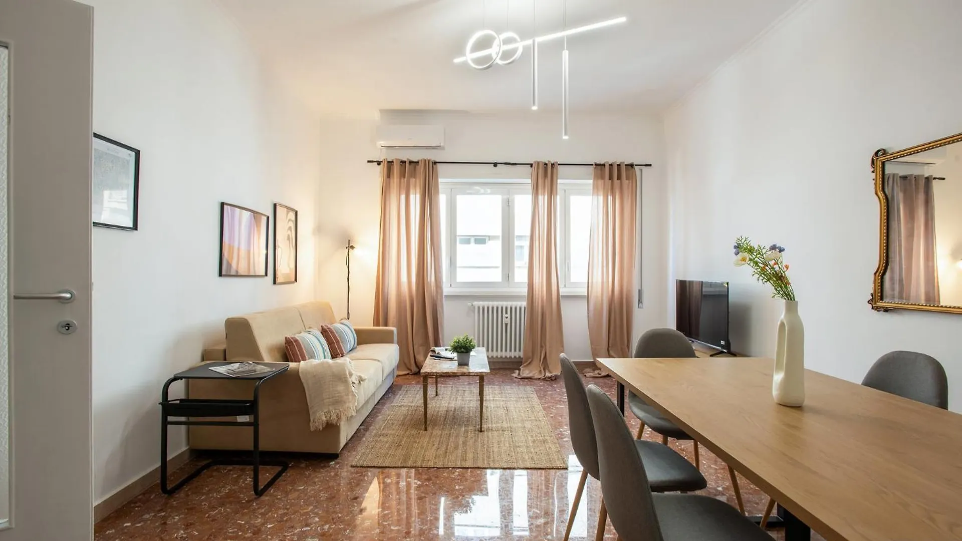R&R-Tuscolana Spacious Apartment Front Of The Subway 로마 이탈리아