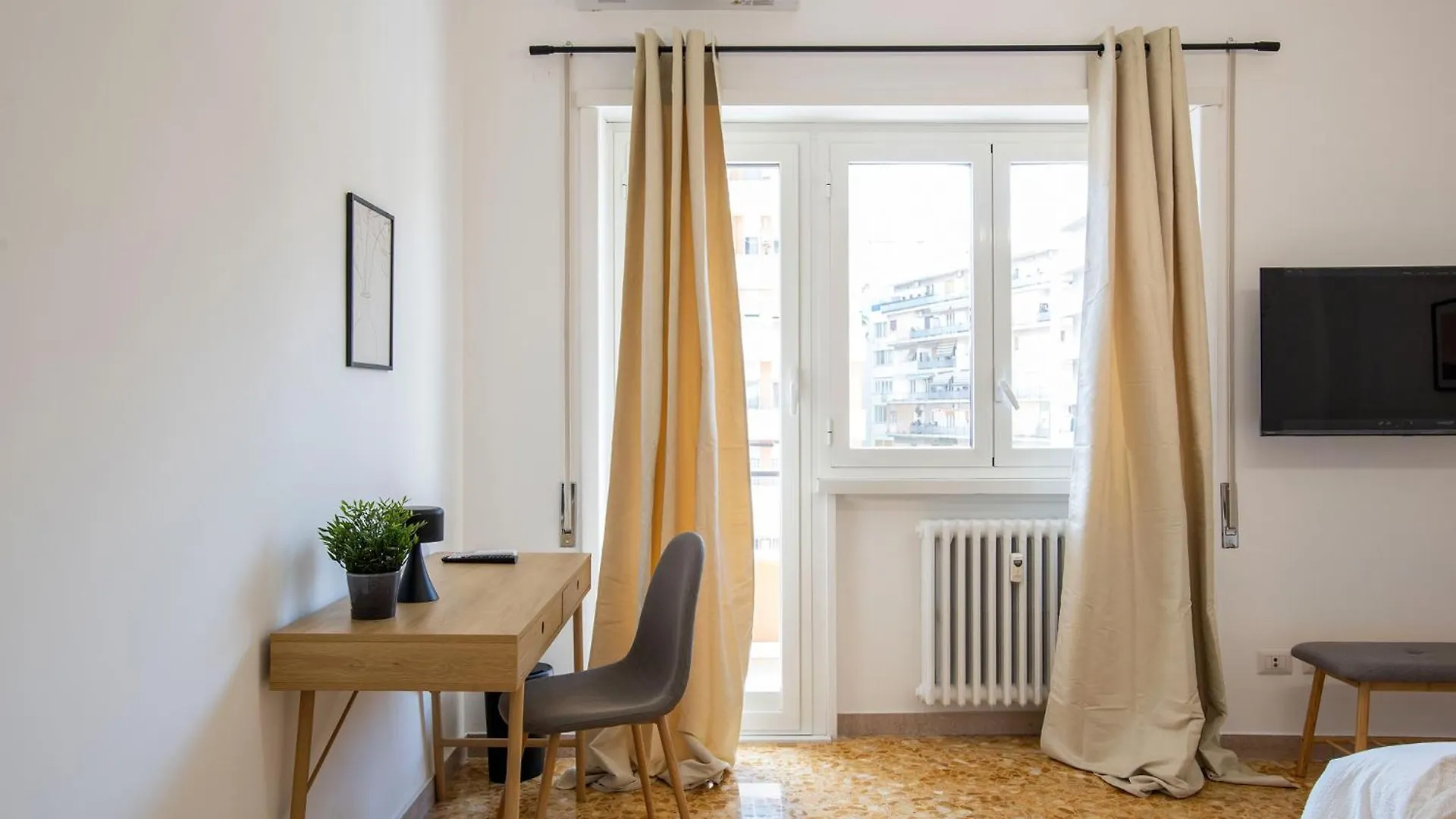 R&R-Tuscolana Spacious Apartment Front Of The Subway 로마