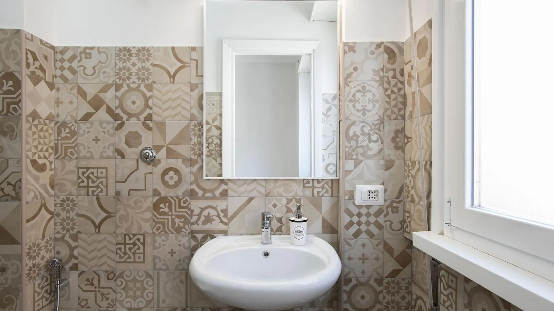 R&R-Tuscolana Spacious Apartment Front Of The Subway 로마