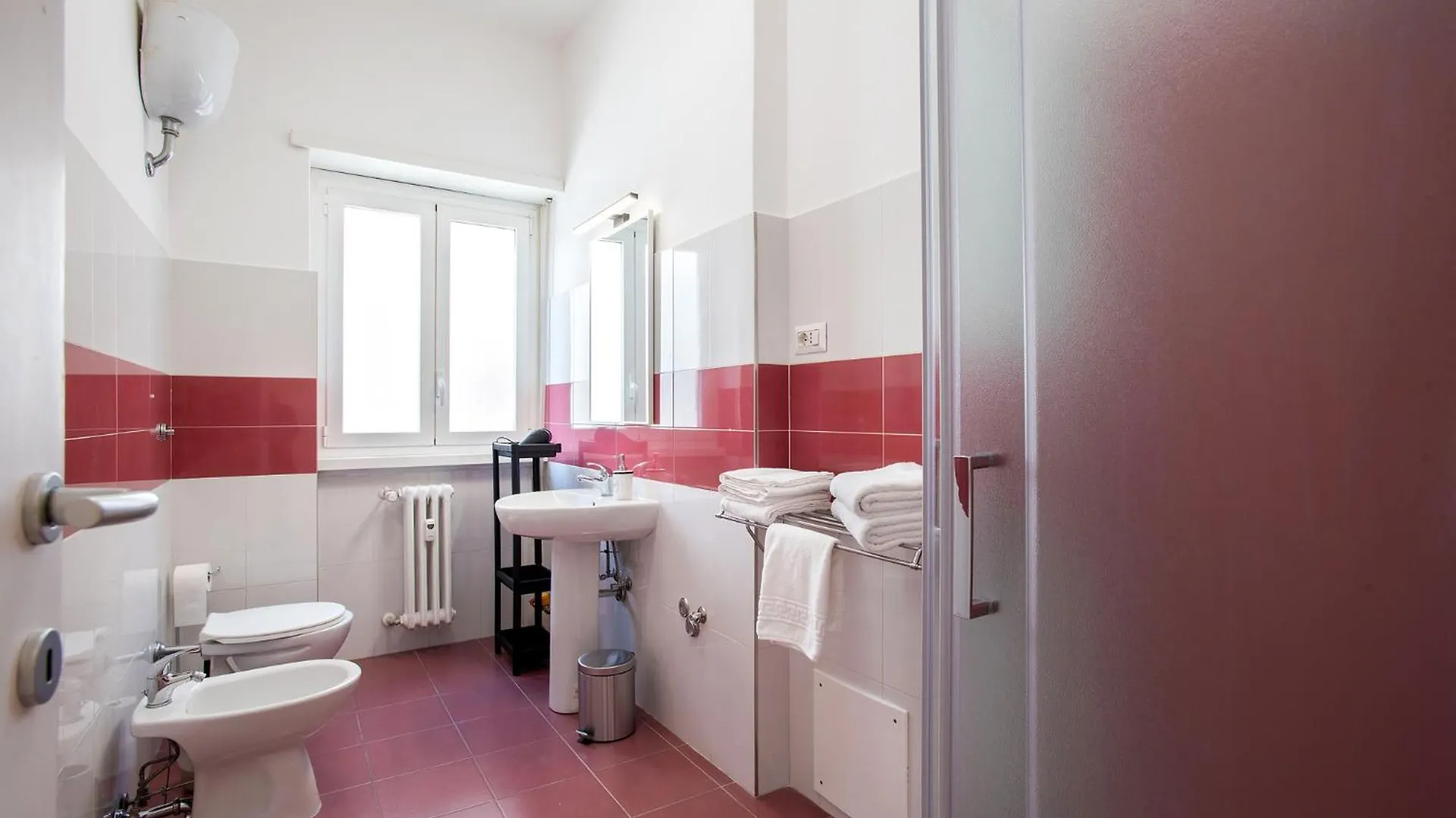 R&R-Tuscolana Spacious Apartment Front Of The Subway 로마 이탈리아