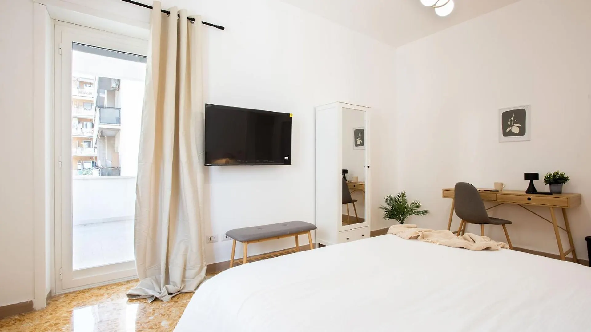R&R-Tuscolana Spacious Apartment Front Of The Subway 로마
