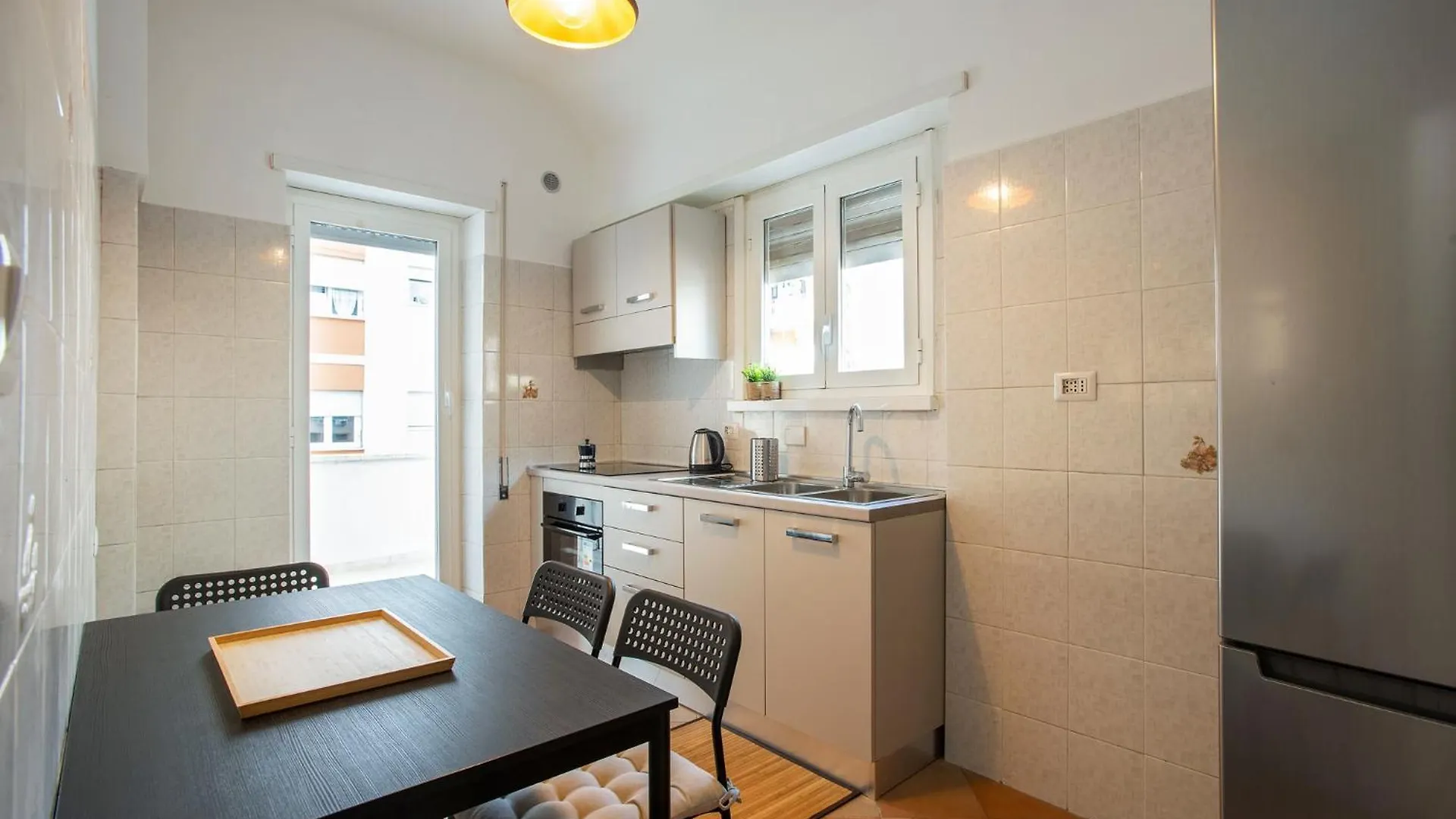 R&R-Tuscolana Spacious Apartment Front Of The Subway 로마