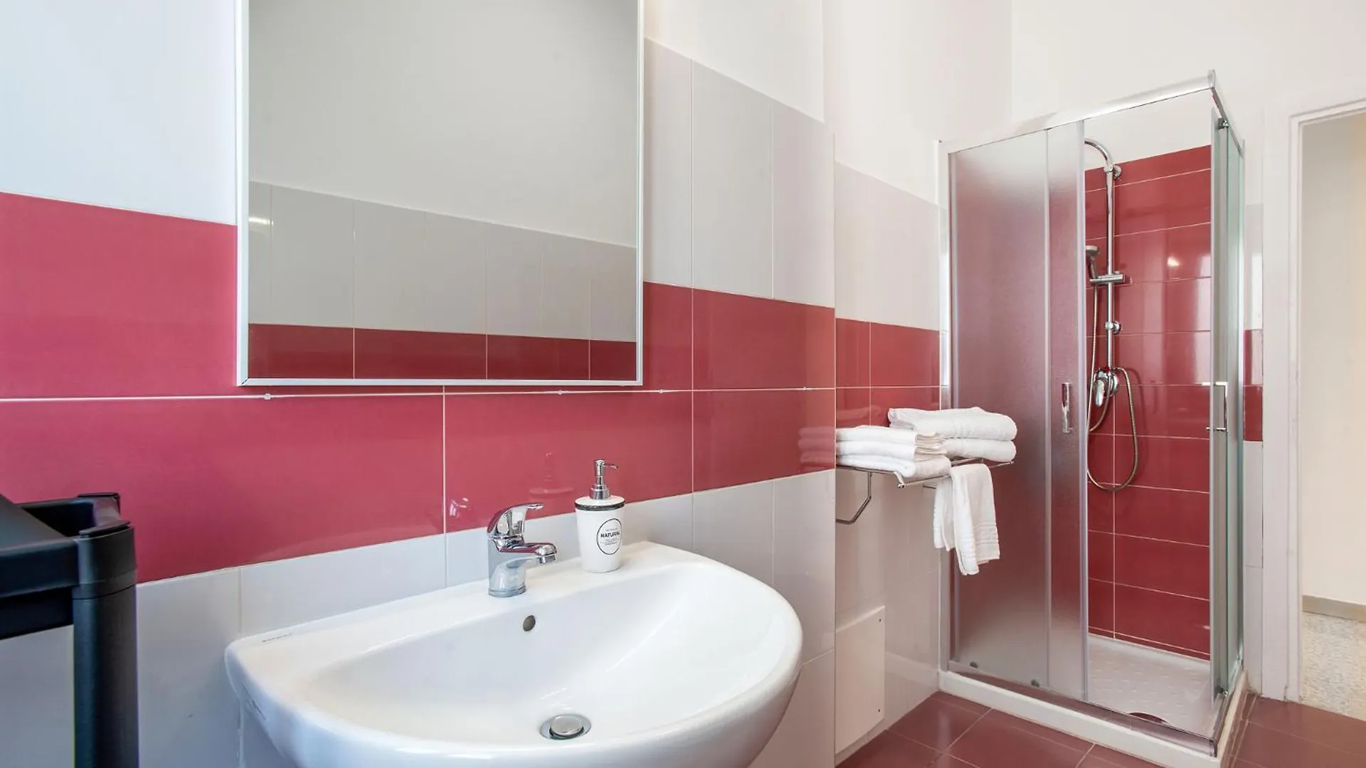 R&R-Tuscolana Spacious Apartment Front Of The Subway 로마