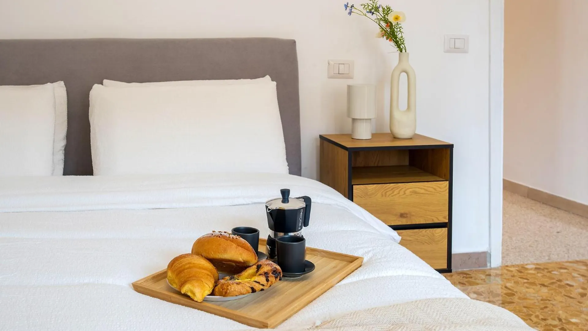 R&R-Tuscolana Spacious Apartment Front Of The Subway 로마