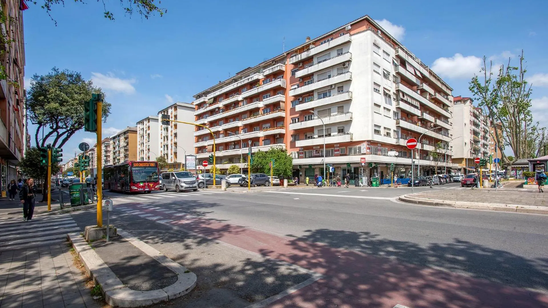 R&R-Tuscolana Spacious Apartment Front Of The Subway 로마