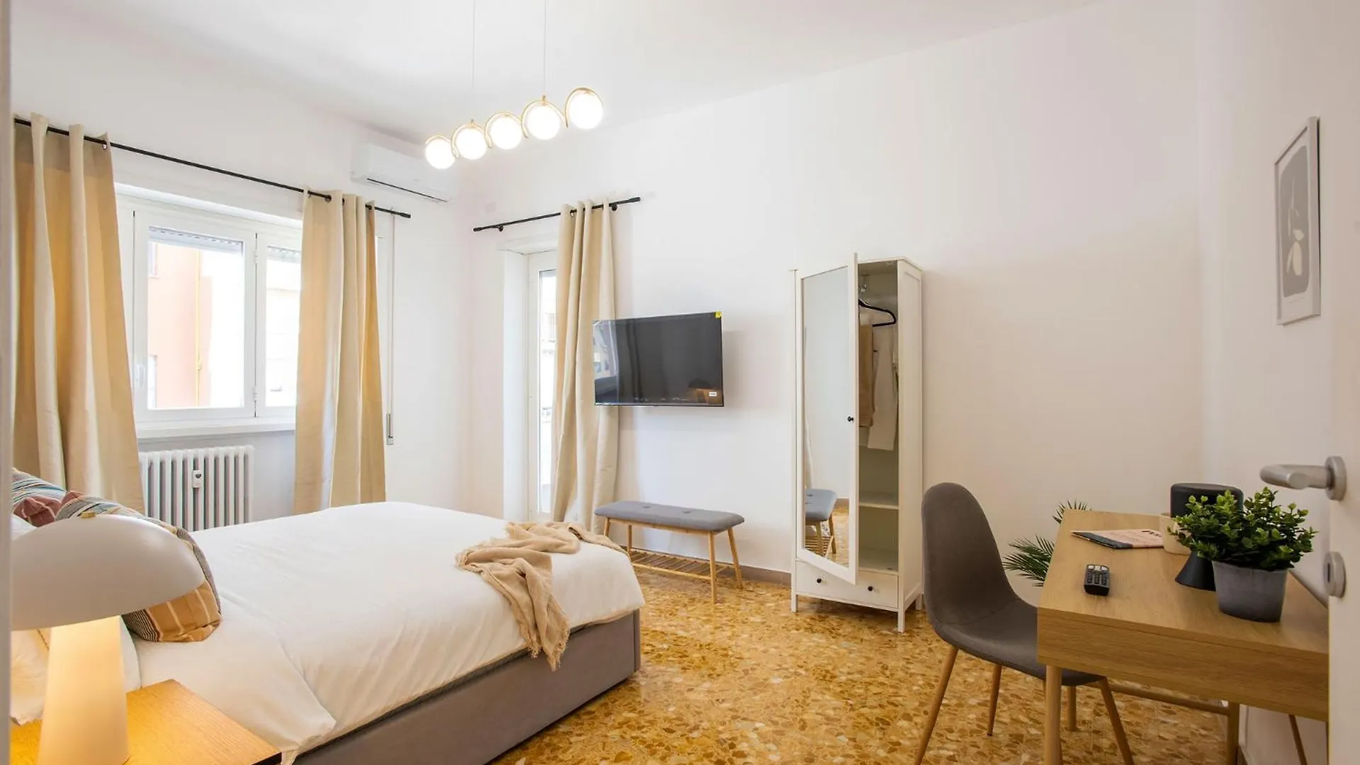 R&R-Tuscolana Spacious Apartment Front Of The Subway 로마