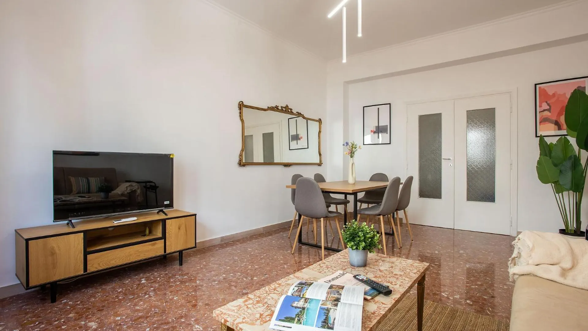 R&R-Tuscolana Spacious Apartment Front Of The Subway 로마 이탈리아