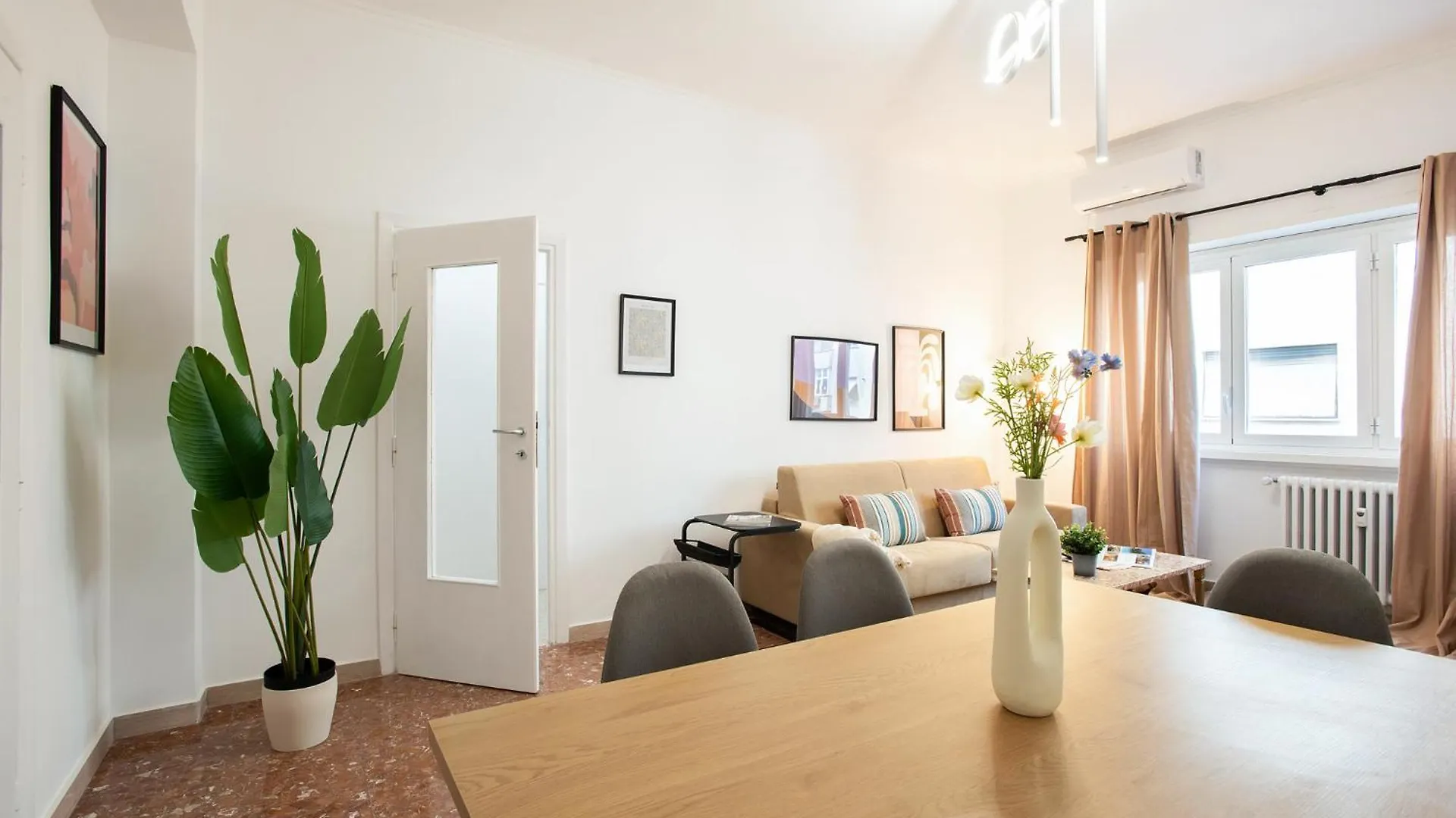 R&R-Tuscolana Spacious Apartment Front Of The Subway 로마
