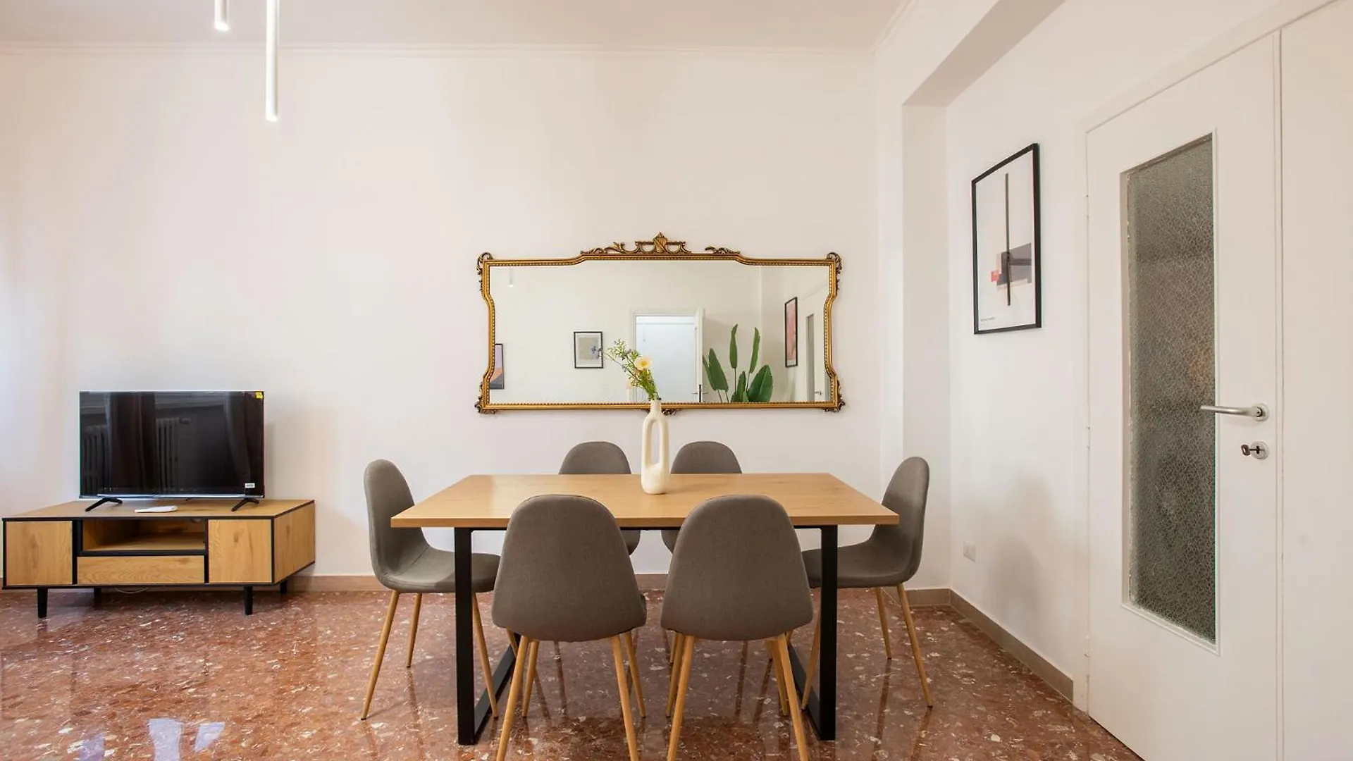 R&R-Tuscolana Spacious Apartment Front Of The Subway 로마