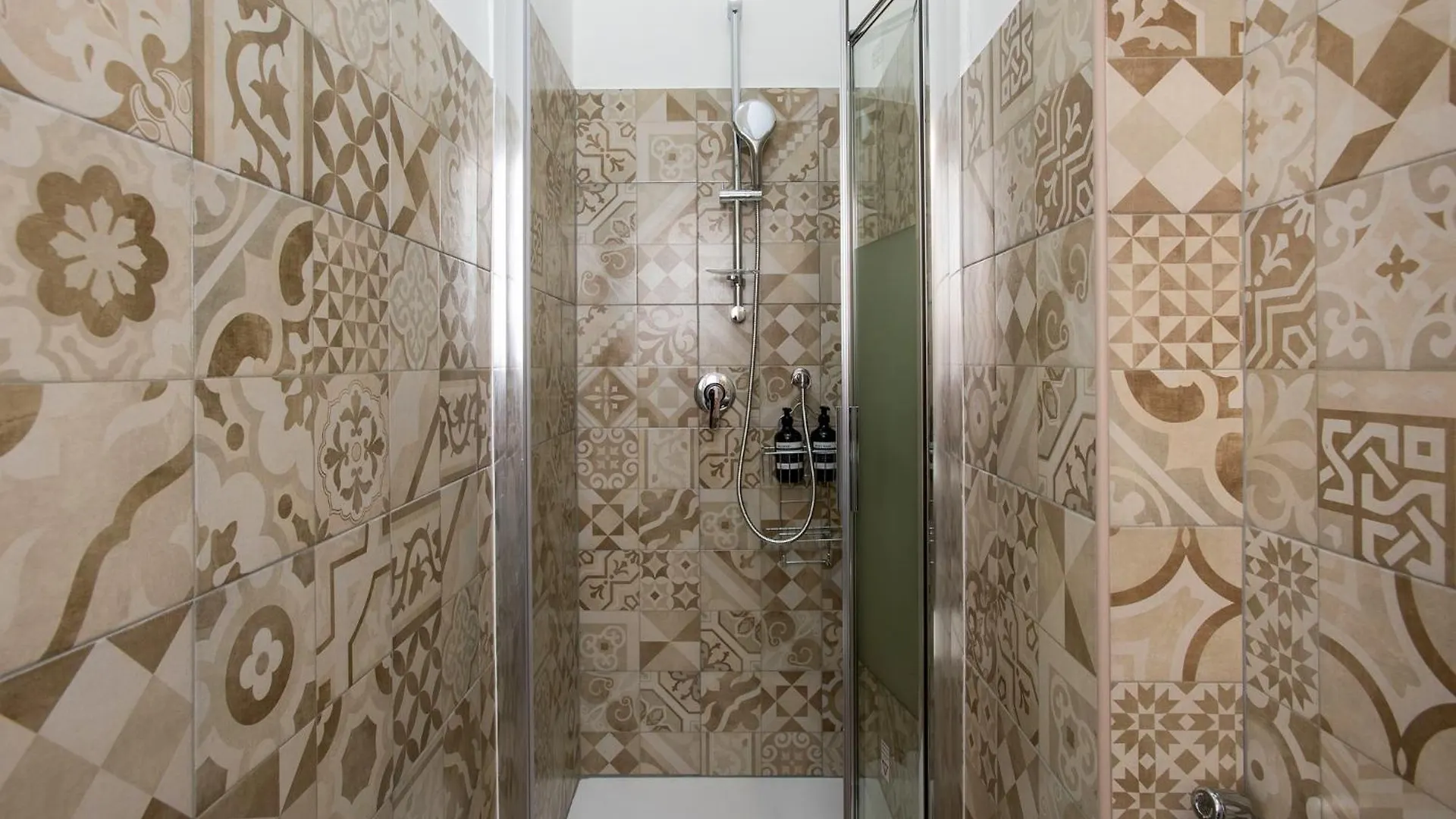 R&R-Tuscolana Spacious Apartment Front Of The Subway 로마 이탈리아