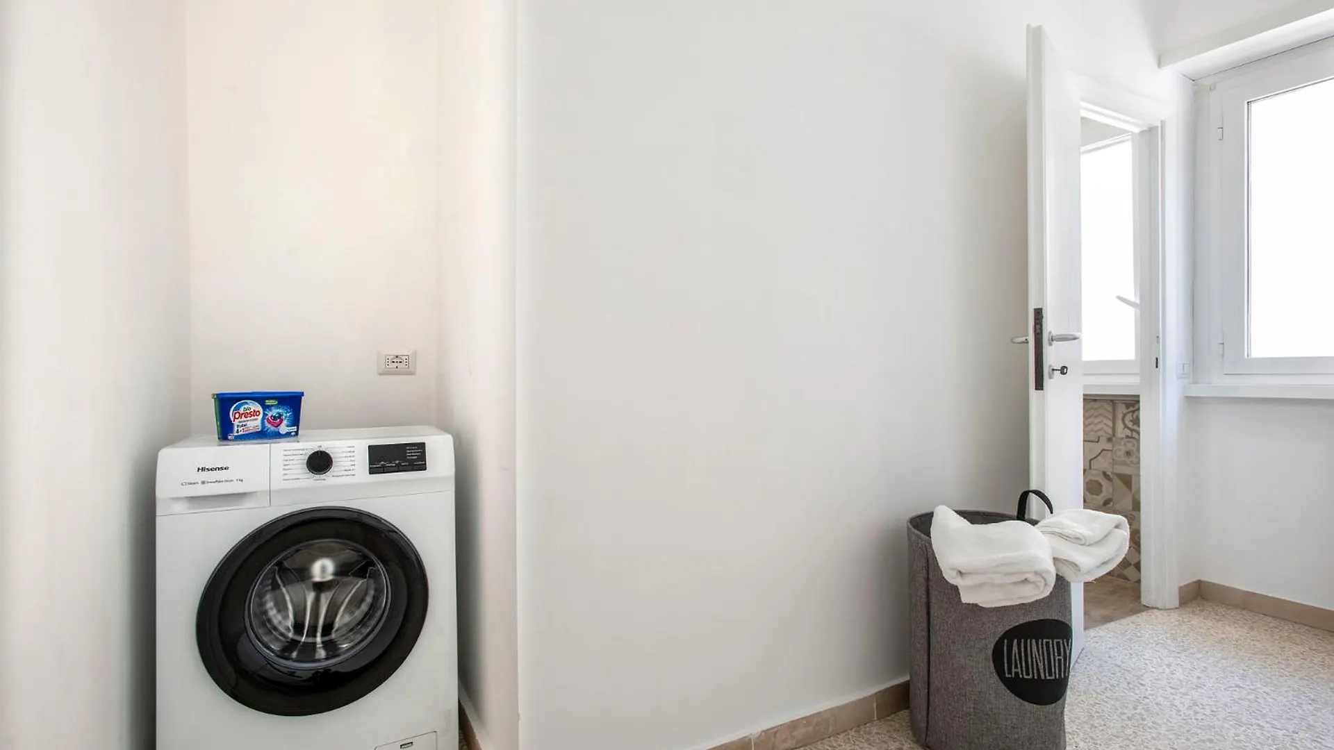 R&R-Tuscolana Spacious Apartment Front Of The Subway 로마