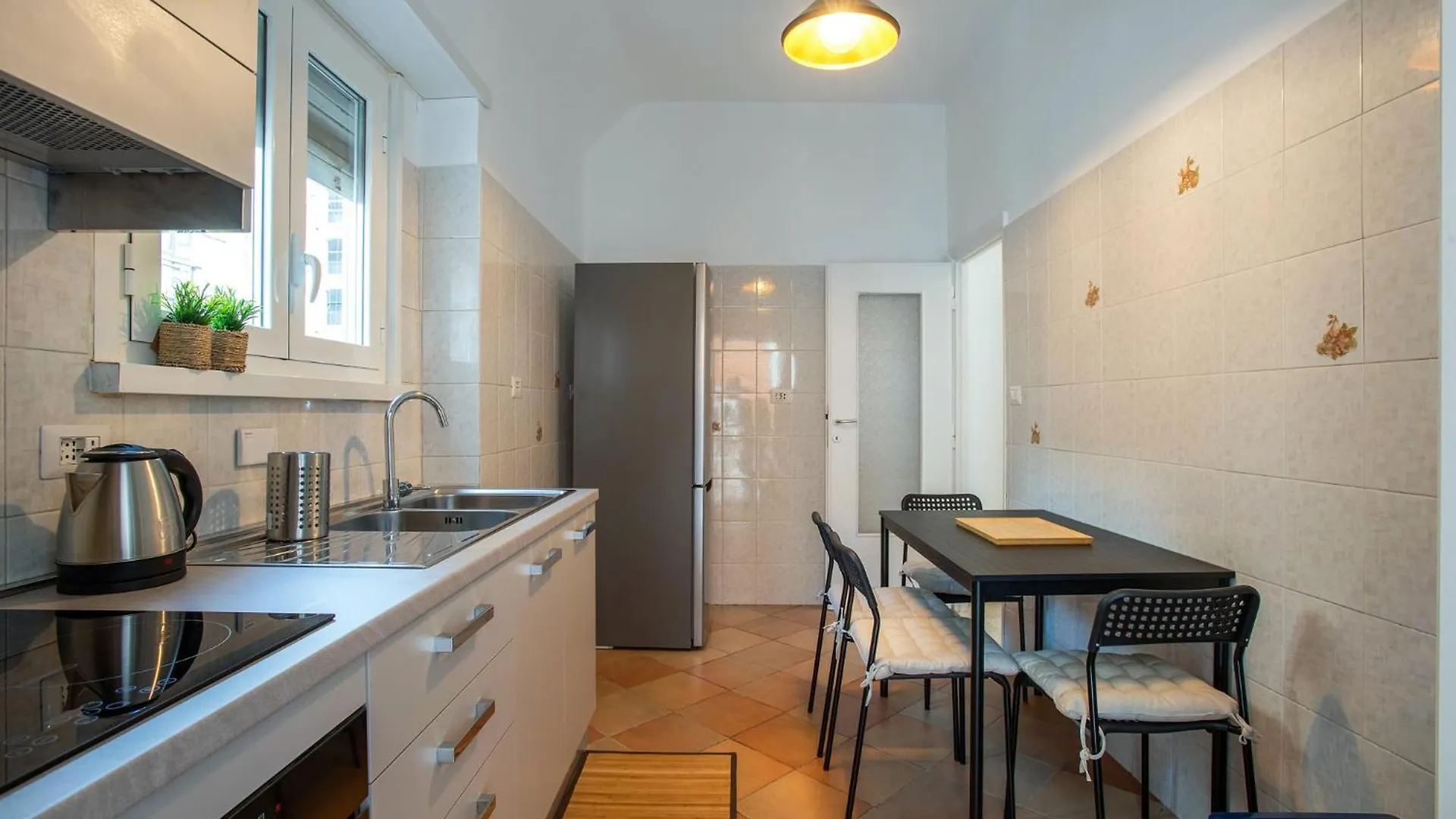 R&R-Tuscolana Spacious Apartment Front Of The Subway 로마