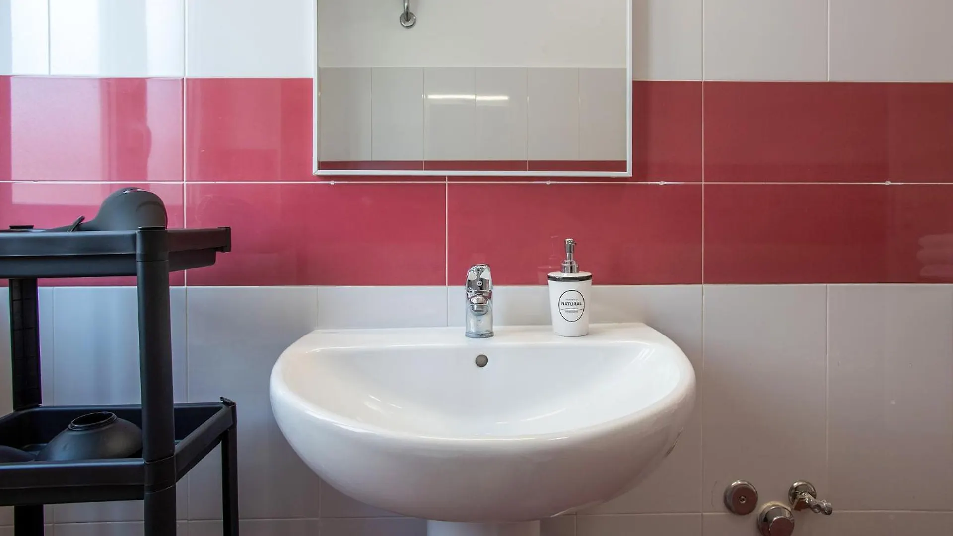 R&R-Tuscolana Spacious Apartment Front Of The Subway 로마 0*,