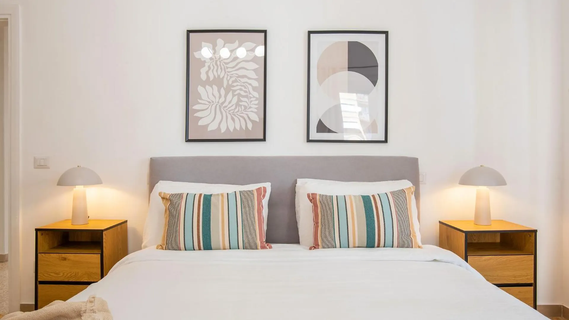 R&R-Tuscolana Spacious Apartment Front Of The Subway Roma